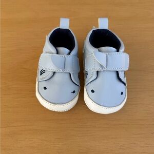 Carter's Child of Mine Baby Boy's Low Top
Shark Shoes Size :
0-3
Months.